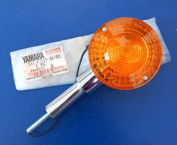 Yamaha XS500 SR500 XS650 XS750  Vorderer Blinker komplett neu 341-83310-41-93