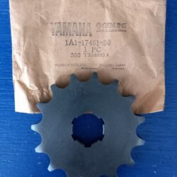 Yamaha XS250 Antiebskettenrad Ritzel 15 Z neu 1A1-17461-50