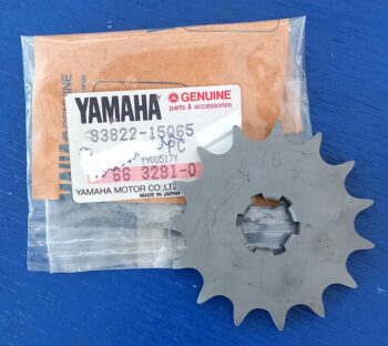 Yamaha DT125 DT125MX YZ80 YZ80LW Antiebskettenrad Ritzel 15 Z neu 93822-15065