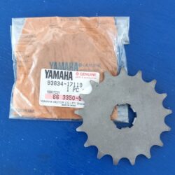 Yamaha RD350LC Antiebskettenrad Ritzel 17 Z neu 93834-17119