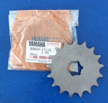 Yamaha RD350LC Antiebskettenrad Ritzel 17 Z neu 93834-17119