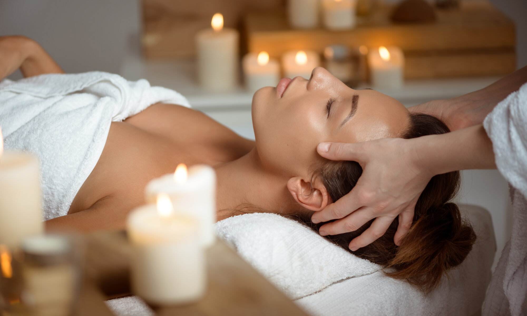 junge Frau wellness entspannen